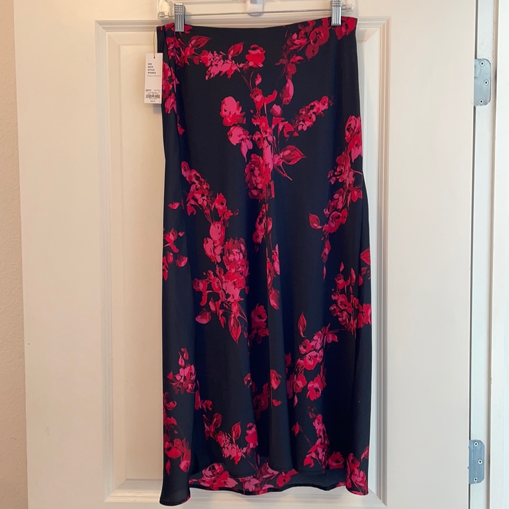 Apt. 9 Black Floral Skirt Size Small NWT